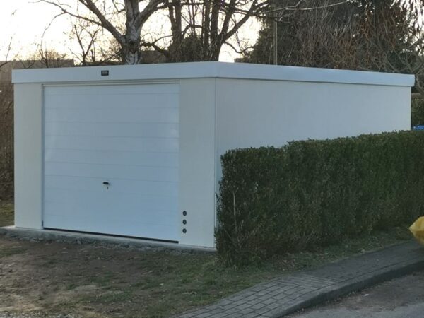 Gunstige verputzte Garage aus Polen