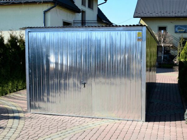 Mehrzweckschuppen Metall mit Schwingtor